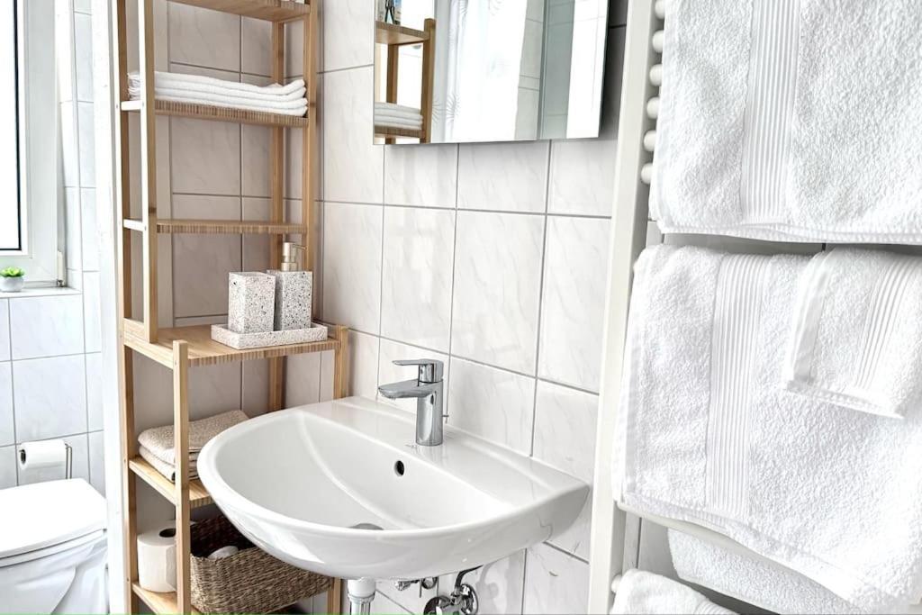 Moderne Wohnung In Stadionnaehe Mit Parkplatz Dortmund Esterno foto